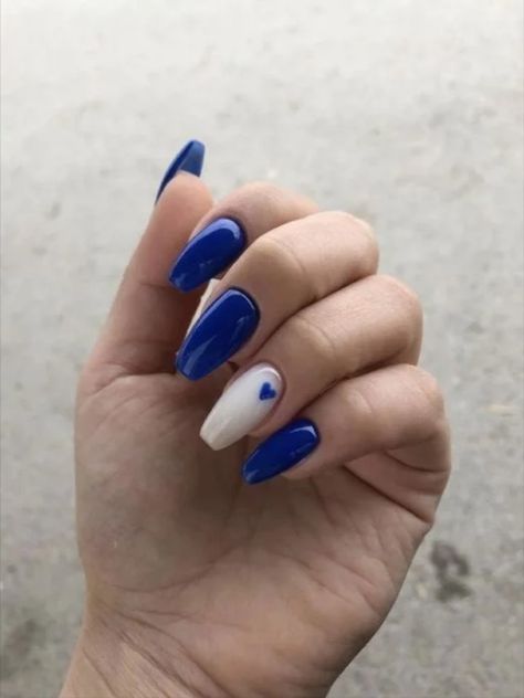 From glittery ombre gradients to delicate floral patterns, there’s something for everyone in this collection of stunning almond nails. Blue And White Acrylic Nails Design, Blue And White Nails, Blue Acrylic Nails, Almond Acrylic Nails, Cute Gel Nails, Hot Nails, Heart Nails, Fire Nails, Dream Nails