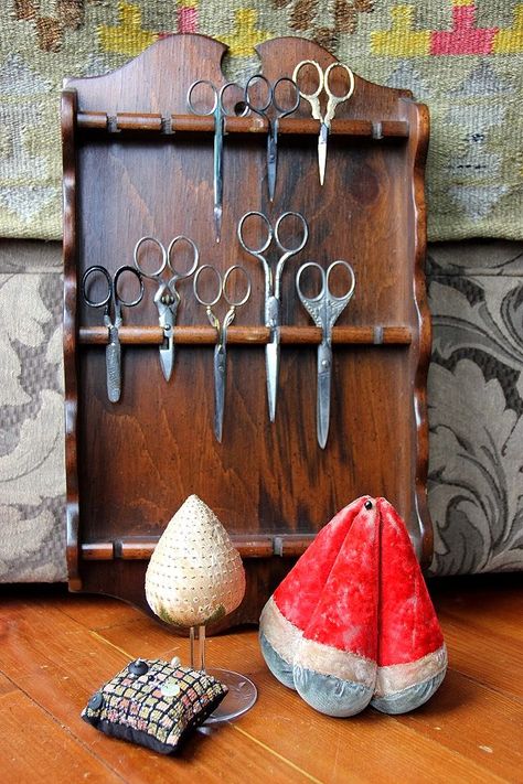 Spoon Display Repurpose, Repurpose Spoon Rack, Spoon Rack Ideas, Vintage Sewing Notions Display, Spoon Rack Repurpose, Spoon Rack, Vintage Scissors, Sewing Room Decor, Vintage Sewing Notions