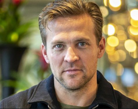 Tobias Santelmann is a Norwegian actor. Tobias Santelmann, Last Kingdom, The Last Kingdom, Favorite Actors, Now And Then, Actors, Tv, Quick Saves