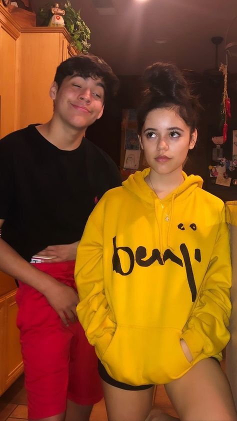 Jenna Ortega And Boyfriend, Jenny Ortega, Jena Ortega, Isabela Moner, Yuru Yuri, Wednesday Adams, Outfit References, Celeb Crush, Disney Friends