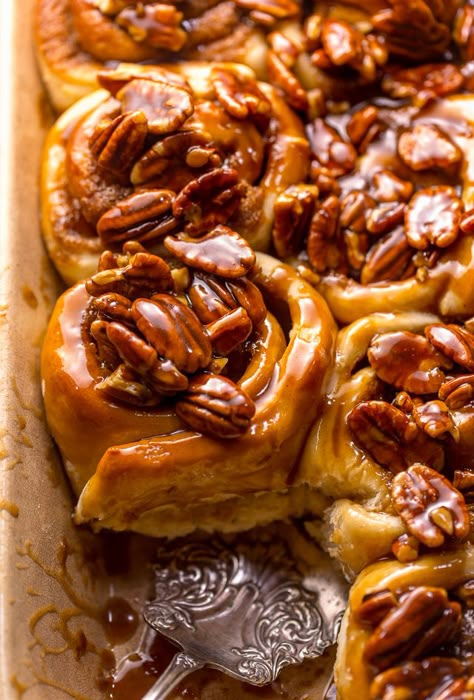 Cinabonnes Rolls, Pecan Baking, Ashley Manila, Fall Cinnamon Rolls, Christmas Buns, Pecan Cinnamon, Cinnamon Recipe, Bake Sale Packaging, Pecan Sticky Buns