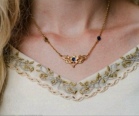 Elvish Woman, House Of Dragon Jewelry, Velaryon Jewelry, Eowyn Aesthetic, Gold Elven Jewelry, Middle Earth Aesthetic, Lotr Necklace, Eowyn Necklace, Lord Of The Rings Jewelry