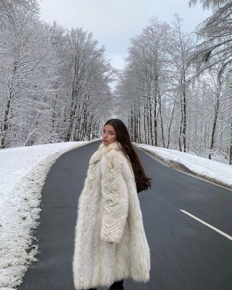 Fur Coat Snow Photoshoot, White Fur Coat Outfit, Russian Coat, Grey Sweater Outfit, Tromso Norway, Fur Coat Outfit, Snow Photoshoot, Russian Winter, Oversized Grey Sweater