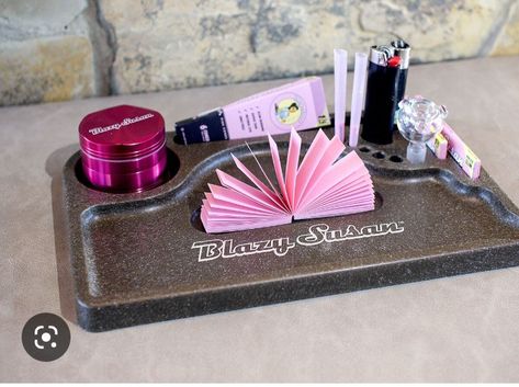 Blazy susan rolling tray set , definitely helps when you want to organize #blazysusan Kate Moss Street Style, Tray Diy, Rolling Tray, Tray Set, Diy Resin Crafts, Resin Diy, Resin Crafts, Rolls, Tray