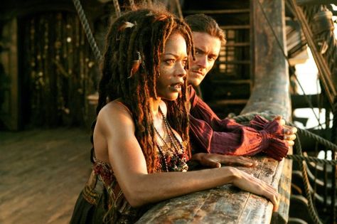 Still of Orlando Bloom and Naomie Harris in Pirates of the Caribbean: At World's End Calypso Pirates, Tia Dalma, Naomie Harris, On Stranger Tides, Captain Jack Sparrow, Davy Jones, Pirate Life, Orlando Bloom, Captain Jack