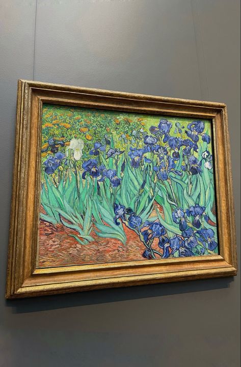 van gogh irises impressionism art Monet Iris, The Getty Center, Van Gogh Irises, Iris Painting, Getty Center, Vincent Van Gogh Art, Van Gogh Paintings, Artist Aesthetic, Van Gogh Art