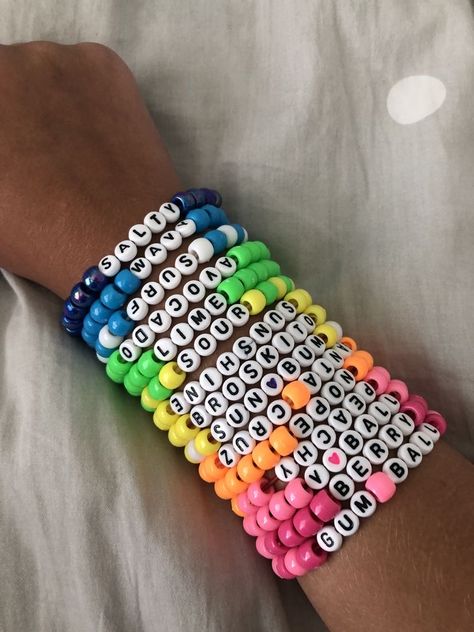 Rave Bracelets, Pulseras Kandi, Bracelet Message, Pony Bead Bracelets, Bracelets Friendship, Cute Friendship Bracelets, Making Bracelets With Beads, Homemade Bracelets, Friendship Bracelets With Beads