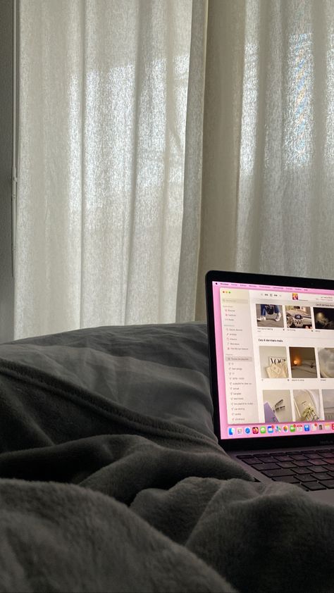 Laptop In Bed Aesthetic, Chilling At Home Aesthetic, Macbook Bed, Sleep Vibes Aesthetic, Cozy Sleep Aesthetic, Chilling In Bed, Blonde And Blue Hair, Chill At Home, Chilling At Home