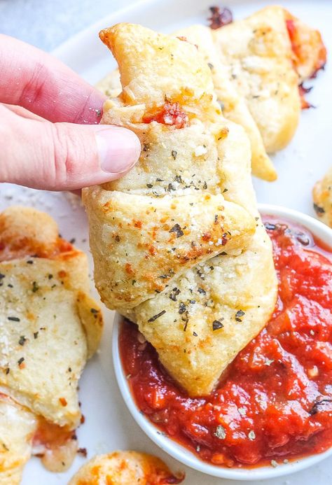 These Cheese Pizza Roll Ups are easy, cheesy and make a delicious snack or appetizer! They also have all of the same flavors of cheese pizza! #appetizer #gameday #pizza #rollups #easyrecipes #snack #delicious Pizza Rollups, Pizza Roll Ups, Pizza Appetizer, Pepperoni Pizza Rolls, Pizza Roll Up, Kids Foods, Pizza Roll, Pillsbury Recipes, Pizza Flavors