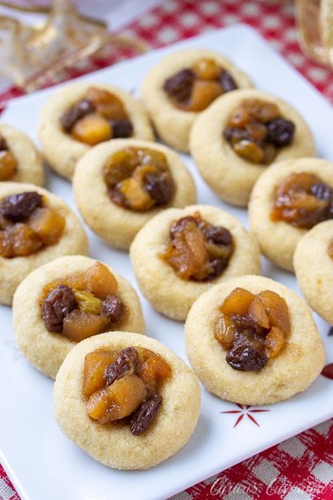 Mincemeat Cookies Christmas, Mincemeat Cookies Recipe, Traditional English Christmas Desserts, Mincemeat Pinwheels, Christmas Drop Cookies, English Christmas Desserts, Mincemeat Cookie Recipe, Mincemeat Cookies, Homemade Mincemeat