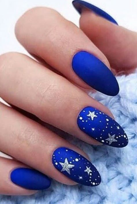 Midnights Taylor Swift Nail Art, Midnight Nails Taylor Swift, Taylor Swift Nails Midnights, Blue Starry Nails, Taylor Swift Midnight Nails, Taylor Swift Midnights Nails, Royal Blue Christmas Nails, Starfall Ball, Navy Blue Winter Nails