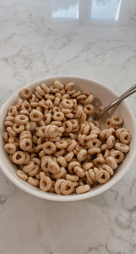 cheerios are the best cereal Bowl Of Cheerios, Cheerios Cereal, Fruity Pebbles Cereal, Best Cereal, Breakfast Board, Food Captions, Bowl Of Cereal, Fruity Pebbles, Healthy Food Motivation