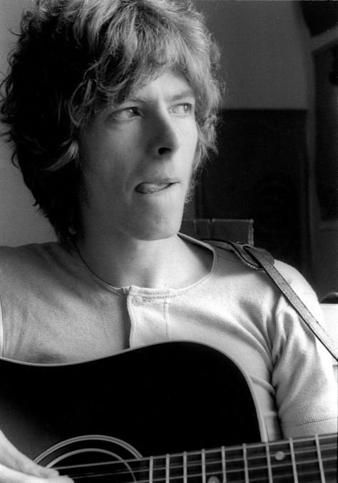 David Bowie by Ray Stevenson, 1969 David Bowie Fashion, Space Babe, Ray Stevenson, Mick Ronson, Major Tom, Ziggy Stardust, Playing Guitar, David Bowie, Blog Photo