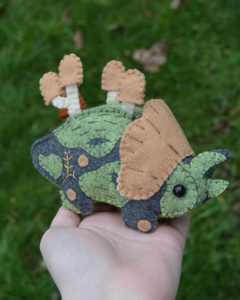 Mossy Triceratops 🍄🌿 - Adjusted pattern by TypingWithTea! The belly is a lighter green but I completely forgot to take a picture showing… | Instagram Felt Plushies Pattern, Plushies Pattern, Felt Plushies, Cute Sewing Projects, Take A Picture, Cute Plush, Felting Projects, Fiber Art, Light Green