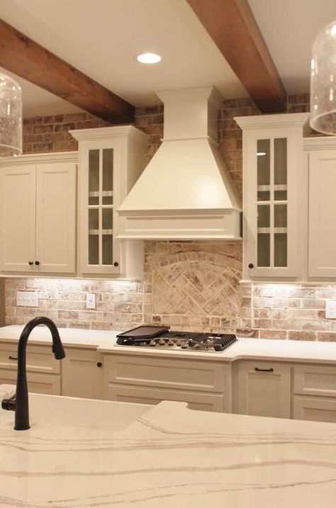 Brick Backsplash Kitchen White Cabinets Farmhouse, Kitchen Hood Modern Farmhouse, Outside Home Makeover Before After, German Farmhouse Kitchen, German Smear Kitchen, German Smear Brick Backsplash Kitchen, German Smear Backsplash Kitchen, Beautiful Kitchens Farmhouse, Brick Backsplash Kitchen White Cabinets