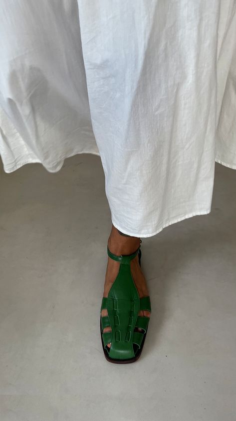 Ida Green Leather Fisherman Sandals – Mafalda Summer Casual Shoes Women, Vacation Style 2024, Summer Sandals 2024, Summer Shoes 2024, Fisherman Sandals Outfit, Green Shoes Outfit, Leather Fisherman Sandals, Benefits Of Vitamin C, Prada Green