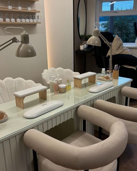 Great images from @nova.beauty.lounge_ of their new two person station nail desk finished in Farrow & Ball Pointing 🤍 Farrow Ball Pointing, Nail Desks, Nails Station, Nail Room Ideas Home, Nova Beauty, Manicure Desk, Manicure Station, Nail Room Ideas, Nail Desk