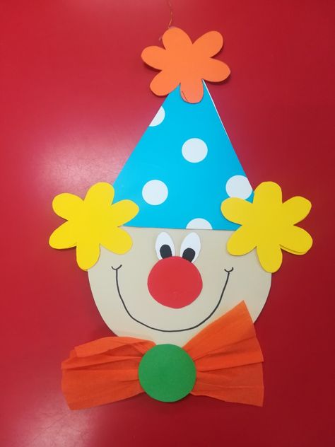 Clown Hat Craft, Clown Crafts For Kids, Masopust Tvoreni, Clown Crafts Preschool, Circus Crafts For Kids, Circus Crafts Preschool, Day And Night Painting, Painting With Poster Colour, Beginners Acrylic Painting