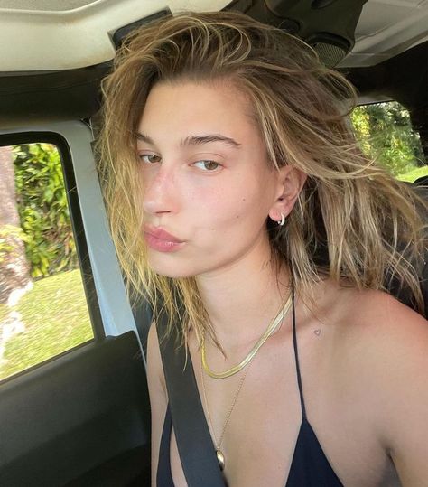 Hailey Bieber No Makeup, Hailey Bieber Diet, Hailey Bieber Selfie, Hailey Bieber Jewelry, Hailey Rhode Baldwin, Hailey Rhode, Celebrity Selfies, Full Glam, No Makeup