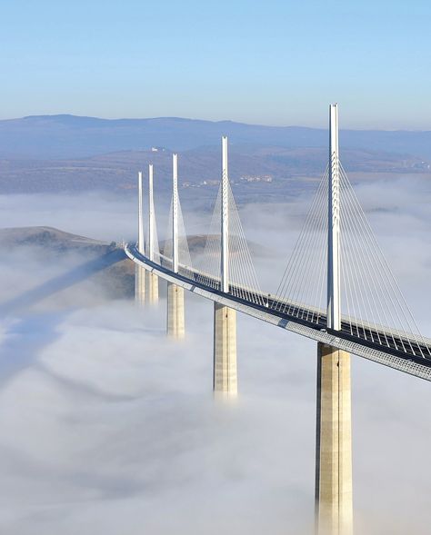 Millau Viaduct, Cantilever Bridge, Manchester Street, Forth Bridge, Cable Stayed Bridge, Roman Aqueduct, Bridge Construction, Musee Carnavalet, Norman Foster