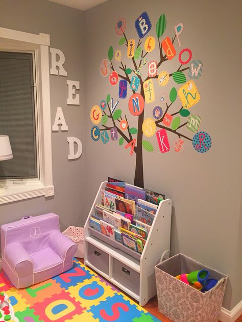 Playroom reading area Quiet Reading Area Classroom, Daycare Reading Center Ideas, Reading Area In Playroom, Preschool Room Ideas Decor, Reading Area Daycare, Daycare Office Decor Ideas, Set Up Daycare Room, Prek Reading Nook, Toddler Learning Room Ideas