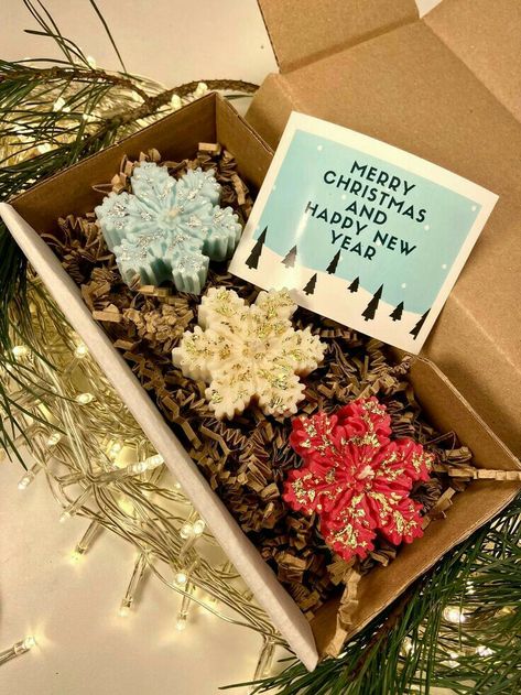 Christmas Candle Gift Box, Christmas Candle Gift Set, Candle Gift Box Ideas, Christmas Candle Ideas, Christmas Candle Making, Candle Making Ideas, Unique Snowflakes, Special Candles, Candles For Christmas