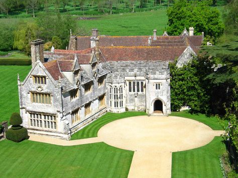 ...one of my favorites ~Athelhampton House and Gardens, Dorset. Athelhampton House, British Buildings, Loft Cottage, Cottage Mansion, Tudor Style House, British Manor, Castle Exterior, British Houses, Uk Houses