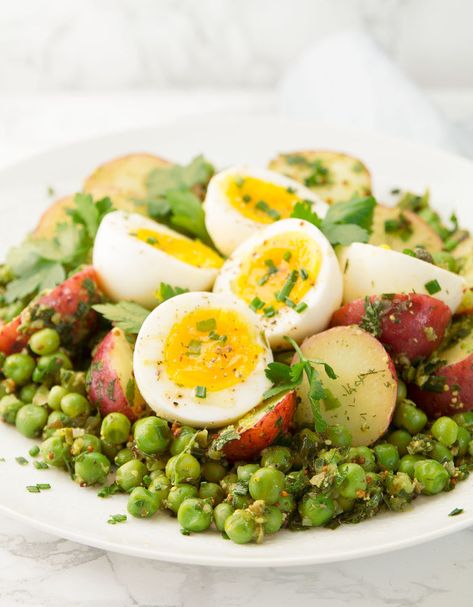 This is a delicious potato and egg salad with peas super easy to throw together, you need just a few basic and inexpensive ingredients like potatoes, eggs, frozen peas and fresh herbs.  And not only is it perfect for a picnic, but it makes a nice and healthy lunch all year round. Potato And Egg Salad, Salad With Mustard Dressing, Salad With Peas, Potato Salad Dill, Potato Salad With Egg, Salad Recipes Video, Pea Recipes, Mustard Dressing, Potatoe Salad Recipe