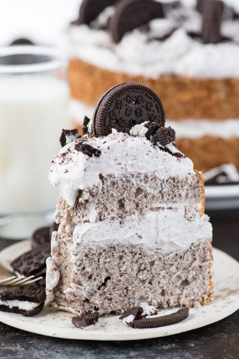 Oreo Angel Food Cake Angel Food Cake Toppings, Oreo Whipped Cream, Homemade Angel Food Cake, Gluten Free Angel Food Cake, Angel Food Cake Desserts, Angel Food Cake Pan, Oreo Flavors, Make Cookies, Color Party