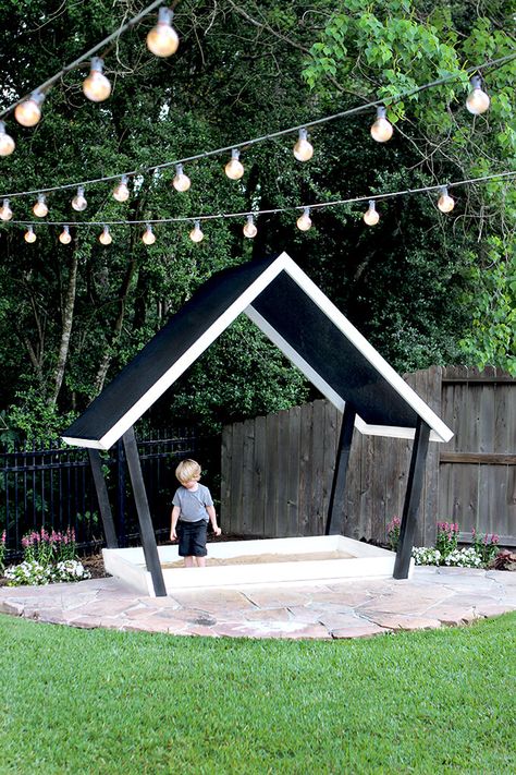 Outside Sandbox Ideas, Sandbox Shade Ideas, Alternative Sandbox Ideas, Toddler Sandbox Ideas, Sandbox Diy With Lid, Sandbox With Roof, Covered Sandbox Ideas, Diy Sandbox With Cover Easy, Kids Sandbox Diy