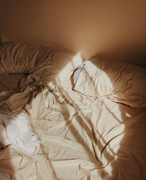 Comfort Feeling Aesthetic, Early Morning Aesthetic Bed, Cozy Sheets Aesthetic, Light Cozy Aesthetic, Bed Morning Aesthetic, Cozy Romance Aesthetic, Cozy Romantic Aesthetic, Cozy Ipad Aesthetic, Sleepy Morning Aesthetic