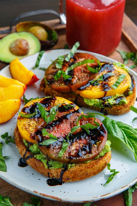 Brunch Sandwiches, Savory Toast, Brunch Recipies, Heirloom Tomato Recipes, Toast Aperitif, Balsamic Drizzle, Avocado Dessert, Healthy Nutrition Plan, Tomato Avocado