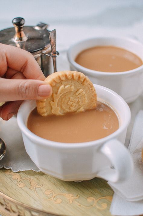 Yuanyang Tea (Hong Kong Style Tea Brewed with Coffee), by thewoksoflife.com Walkers Shortbread, Best Iced Coffee, Woks Of Life, The Woks Of Life, Walnut Cookies, Popular Drinks, Hong Kong Style, Woks, Drinking Coffee