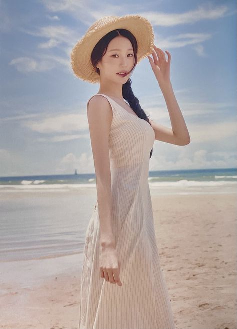 Korean Summer Outfits, Korean Summer, Summer Photoshoot, Pop Photos, Beach Photoshoot, Korean Idol, Summer Girls, Beach Outfit, Summer Beach