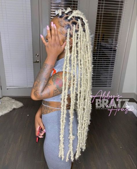 Blonde Dreadlocks, Butterfly Locs, Big Box Braids Hairstyles, Faux Locs Hairstyles, African Hair Braiding Styles, Braids Hairstyles Pictures, Braids With Curls, Girls Hairstyles Braids, Hair Ponytail Styles