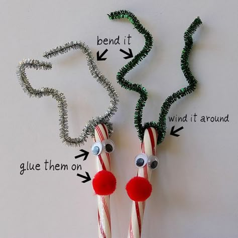 Made these a zillion years ago. So fun for a give away random act of kindness, for the teller at the bank, if you actually stop at a toll booth, with a tip for a waitress. I like to be "armed"with Christmas cheer! Breakfast With Santa Ideas, Edible Reindeer, Santa Breakfast, Reindeer Crafts, Candy Cane Reindeer, Candy Cane Crafts, Breakfast With Santa, Kids Christmas Crafts, Reindeer Craft