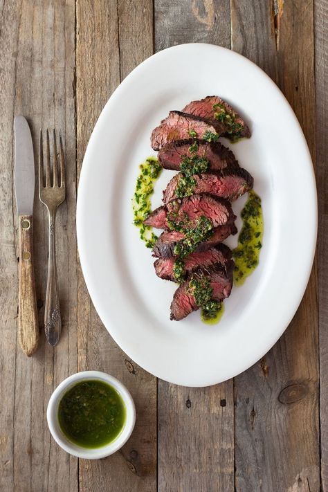 Steak Chimichurri, Power Salad, Hanger Steak, Tender Steak, Diner Recept, Summer Recipes Dinner, Spread Recipes, Skirt Steak, Main Courses