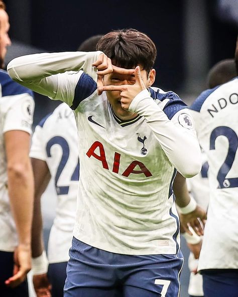 Heung Min Son Celebration, Heungmin Son, Tottenham Hotspur Wallpaper, Hm Son, Football Celebrations, Football Tattoo, Son Heungmin, Football Background, Cr7 Wallpapers