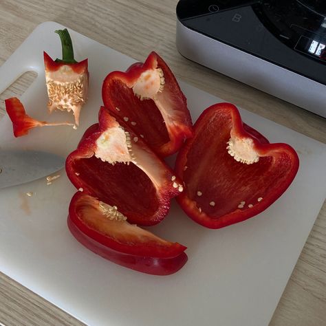 aesthetic red pepper? idk it looked cute Bell Peppers Aesthetic, Red Pepper Aesthetic, Bell Pepper Aesthetic, Peppers Aesthetic, Pepper Aesthetic, Evie Aesthetic, Aesthetic Red, Fav Characters, Red Bell Pepper