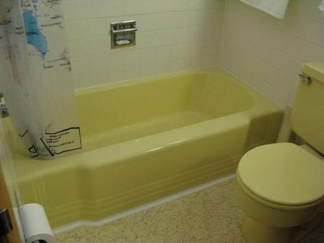 Vintage Yellow Bathroom, Tub Bathroom Ideas, Decorate A Bathroom, Pink Bathrooms, Bathroom Retro, Yellow Bath, Rental Bathroom, Bath Makeover, Refinish Bathtub