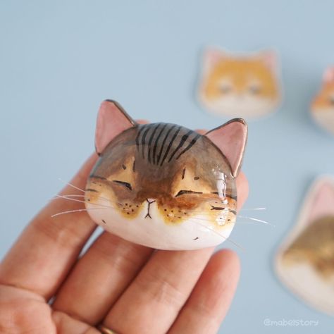 My first ever custom made cat magnets! I’m so stoked with how these turned out, especially the whiskers 😆 i feel like making more magnet designs for my own fridge haha 🤭 #handmade #airdryclay #miniature #miniatureclay #custommade #customorder #giftideas #handmadefridgemagnet #catlovergift #pawrentgifts #furbabygift #catmemorial #catgifts #handmadecat Clay Cat Magnet, Airdryclay Ideas, Cat Magnet, Cat Magnets, Ceramic Cats, Monogram Wallpaper, Clay Pins, Clay Cat, Hobby Ideas