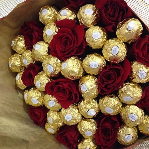 #gifts #ideas for your #Christmas for your #love #chocolate #bouquet with Ferrero Rocher with Red Roses Roses Bouquet Chocolate, Roses With Ferrero Rocher, Roses And Ferrero Rocher Bouquet, Flower Bouquet With Ferrero Rocher, Flowers Bouquet With Chocolate, Chocolate Roses Bouquet, Chocolate And Roses Bouquet, Ferrero Rocher Bouquet With Roses, Chocolate Bouquet Aesthetic