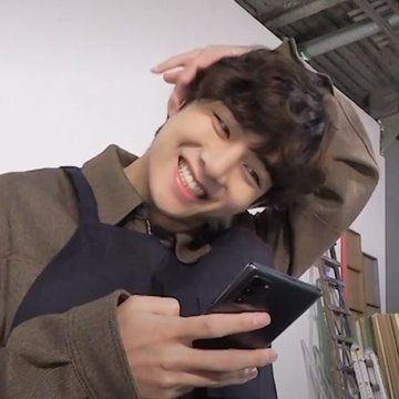 Kim Taehyung Cute, Taehyung Smile, Smile Icon, Bts "on", Bts Lockscreen, V Taehyung, Bts Taehyung, Bts Memes, Bts Funny