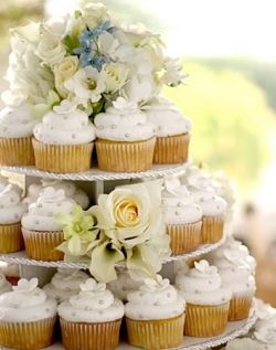 Wedding Cupcake Towers | HubPages Cupcakes Bonitos, Cupcake Centerpieces, Vanilla Bean Cupcakes, Cupcake Tower Wedding, Wedding Cake Vanilla, Candy Cupcake, Traditional Wedding Cake, White Cupcakes, Tiered Cake