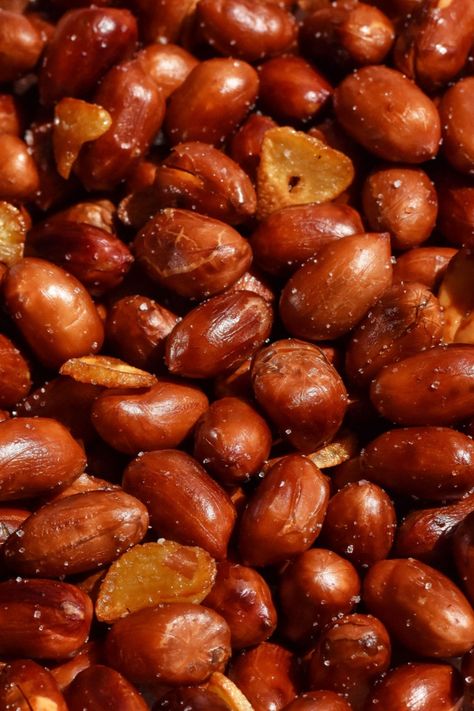 Adobong Mani Recipe, Fast Food Slogans, Appetizer Night, Spiced Nuts Recipe, Filipino Snacks, Beer Snacks, Fried Garlic, Gluten Free Beer, Snack Mixes