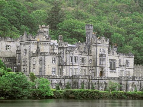 Kylemore Abbey, Connemara,  Ireland (near Galway) - castle turned into a girls' boarding school.  Part of it can be toured. Kylemore Abbey, Ireland Pictures, County Galway, Old Castle, Irish Castles, Castles In Ireland, Real Estat, Ireland Landscape, Galway Ireland