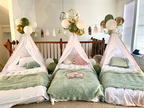 Tee Pee Birthday Party Girl, Sleep Over Tents, Tee Pee Sleepover Party, Tee Pee Party, Teepee Tent Party, Sweet 16 Sleepover, Diy Teepee Tent, 12th Birthday Party Ideas, Sleepover Beds