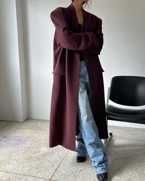 Build a timeless, everyday wardrobe with the new easy, oversized Hampton coat. Now available in two colors. #TheFrankieShop #FrankieForAll #FrankieGirl Madrid Outfits, Maroon Jacket, Full Length Coat, Long Overcoat, Paris Woman, Oversized Coat, Coat Outfits, Mode Inspo, Clothes Shop