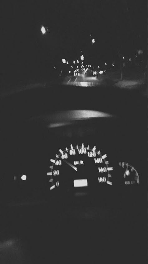 i like driving at night until i dont know where i am anymore. its so peaceful and dark...especially if its storming outside it gets even better❤️ Dark Outside Aesthetic, Aesthetic Videos Hd, Night Driving Wallpaper, Car Driving At Night, Driving At Night Aesthetic, Night Aesthetic Videos, Driving In The Dark, Night Time Driving Aesthetic, Outside Dark