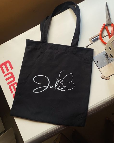 Simple design idea for your customized tote bag. N3500 #totebag #totesteeshub #weddingsouvenirnigeria #topqualitytotebags #totebagsinabuja #madeinabuja #brandsouvenir #brandedtote #weddinggiftitems #weddingsouvenirs #weddingtotebagdesigns #totebags #bulkorder #wedding Customized Tote Bags Ideas, Print Tote, Printed Tote Bags, Simple Design, Tote Bags, Tote Bag, Quick Saves, Design